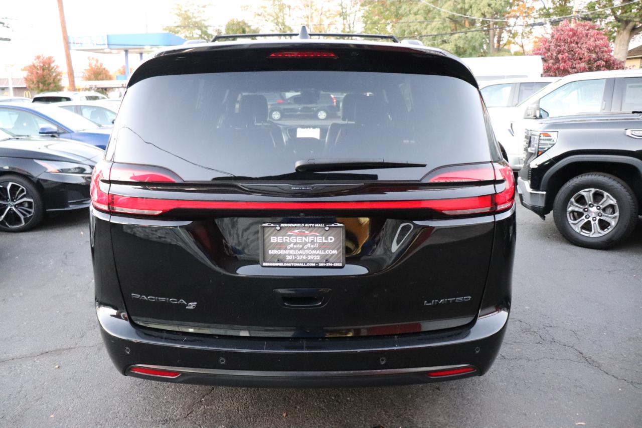 Chrysler Pacifica Limited FWD 2025