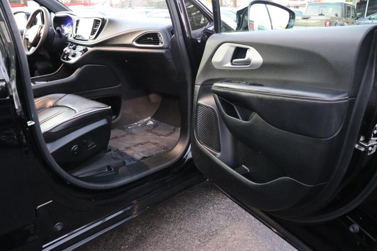 Chrysler Pacifica Limited FWD 2025