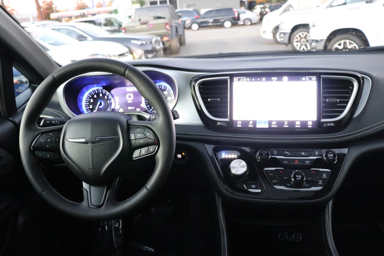Chrysler Pacifica Limited FWD 2025