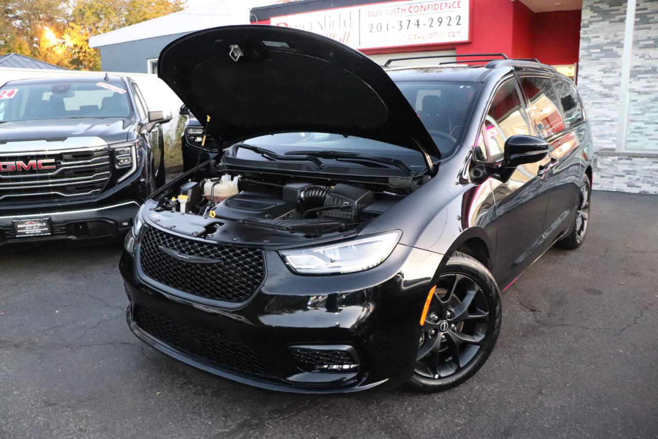 Chrysler Pacifica Limited FWD 2025