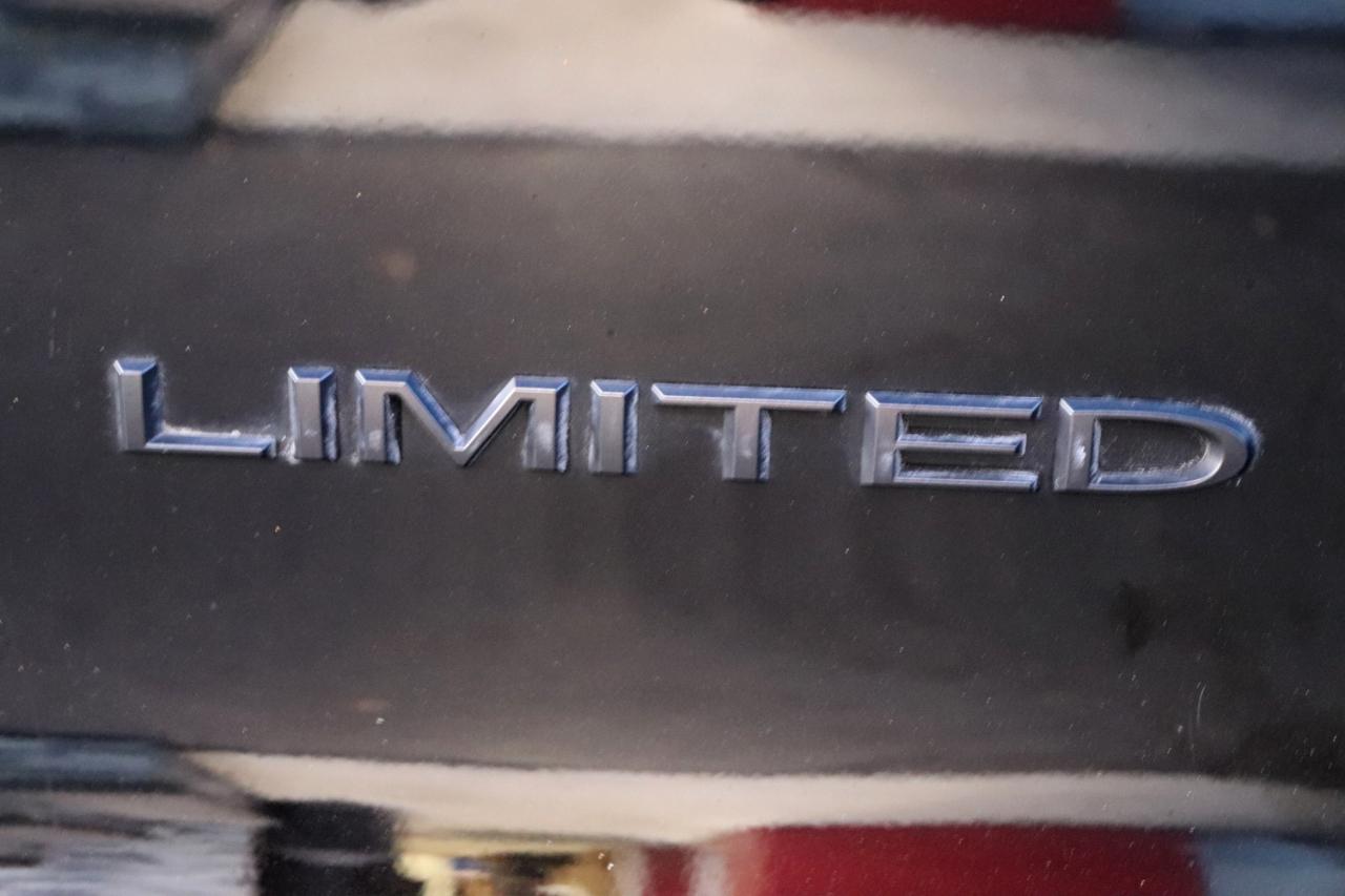 Chrysler Pacifica Limited FWD 2025