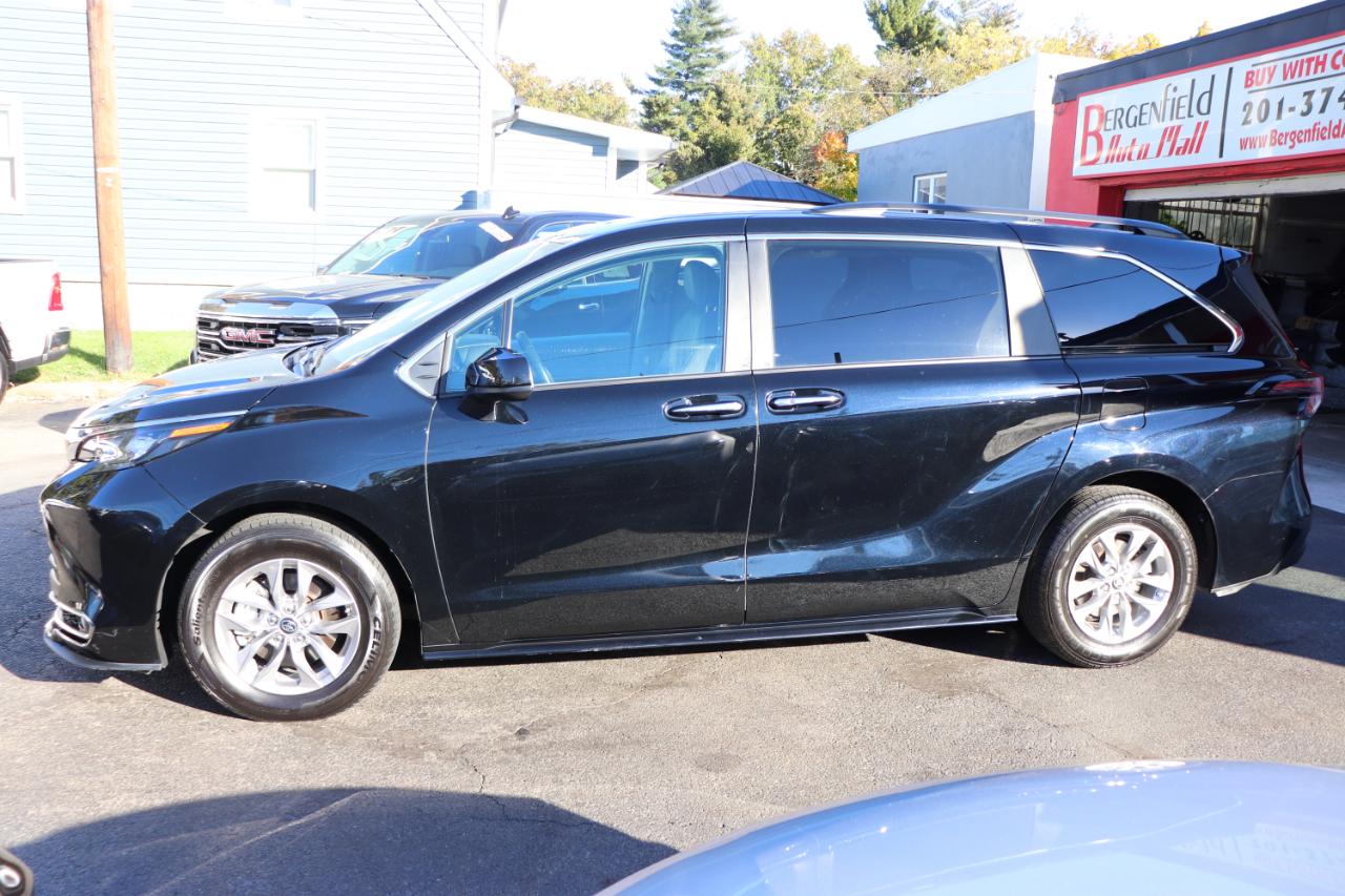 Toyota Sienna XLE FWD 8-Passenger (Natl) 2024