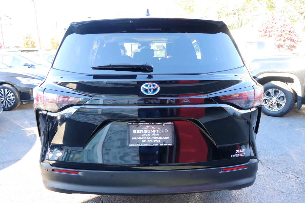 Toyota Sienna XLE FWD 8-Passenger (Natl) 2024
