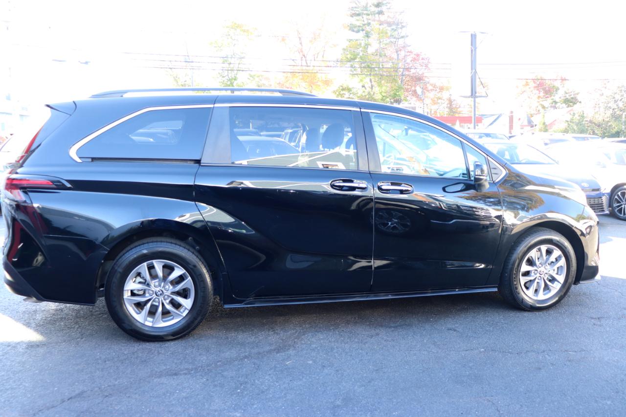 Toyota Sienna XLE FWD 8-Passenger (Natl) 2024