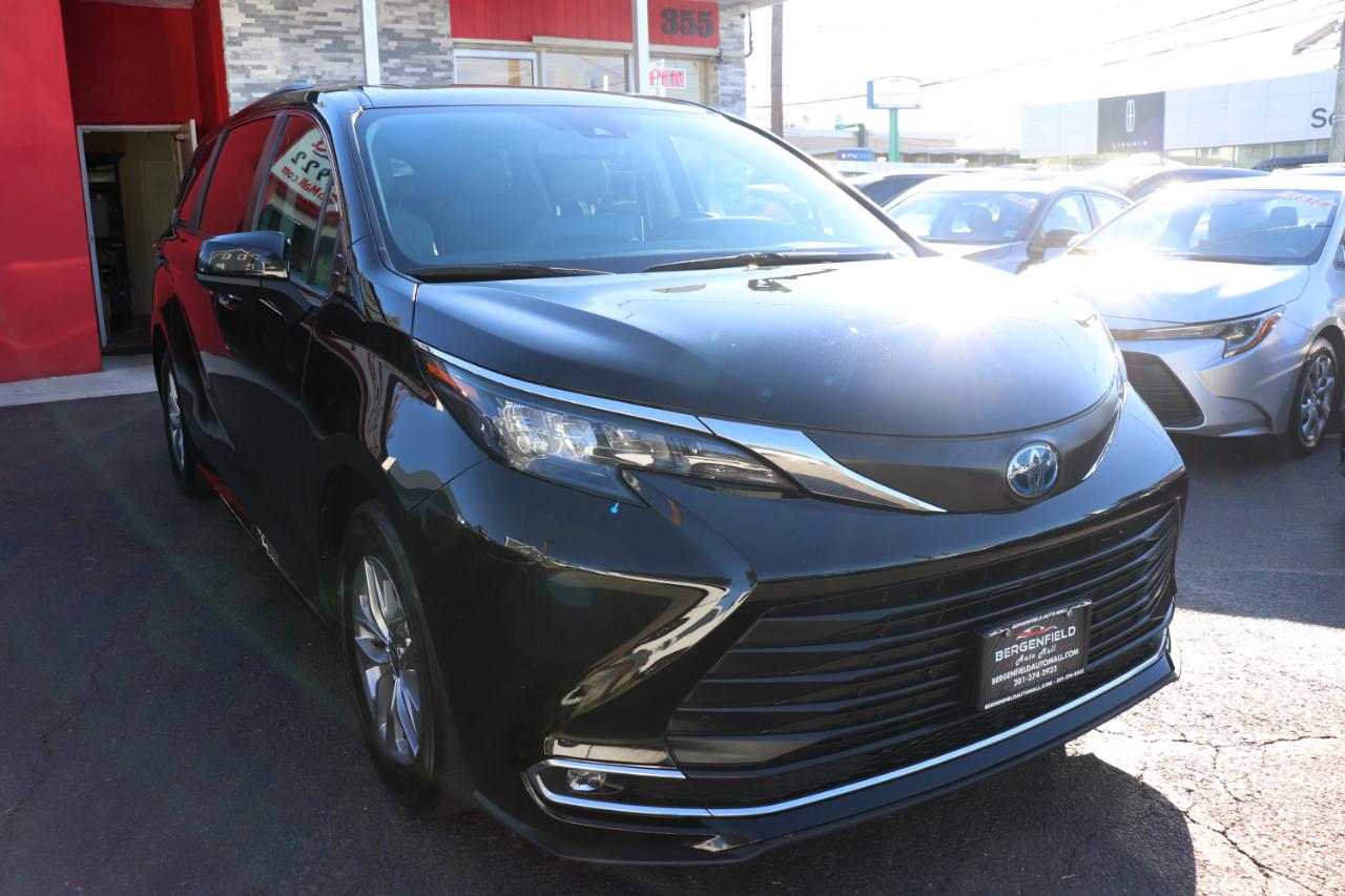 Toyota Sienna XLE FWD 8-Passenger (Natl) 2024