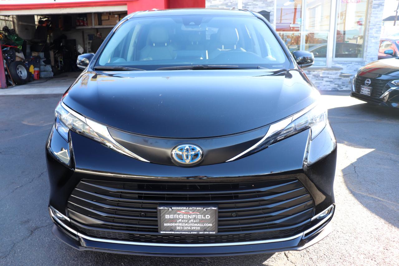 Toyota Sienna XLE FWD 8-Passenger (Natl) 2024
