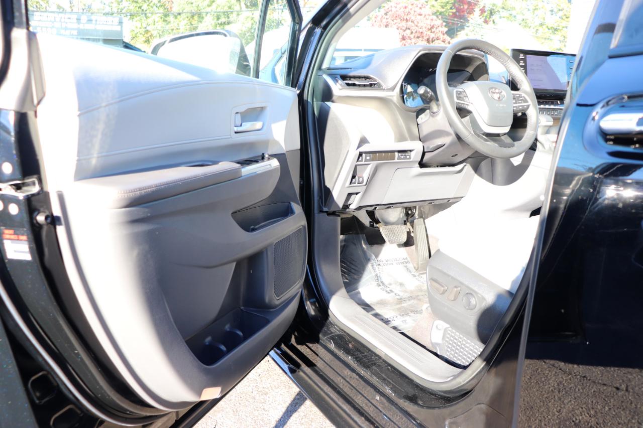 Toyota Sienna XLE FWD 8-Passenger (Natl) 2024