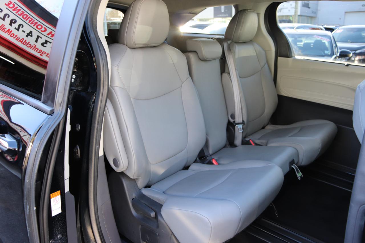 Toyota Sienna XLE FWD 8-Passenger (Natl) 2024