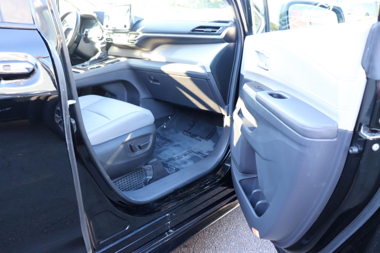 Toyota Sienna XLE FWD 8-Passenger (Natl) 2024