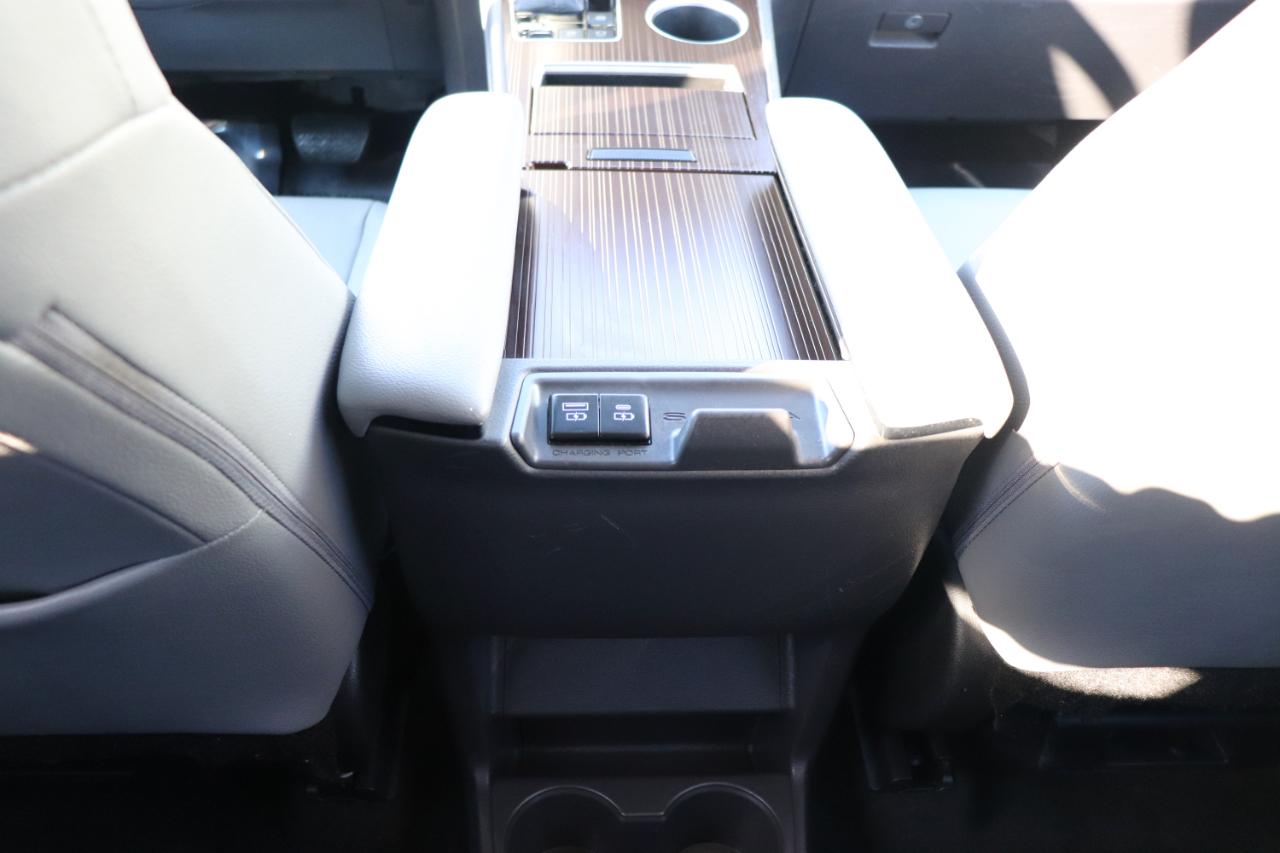 Toyota Sienna XLE FWD 8-Passenger (Natl) 2024