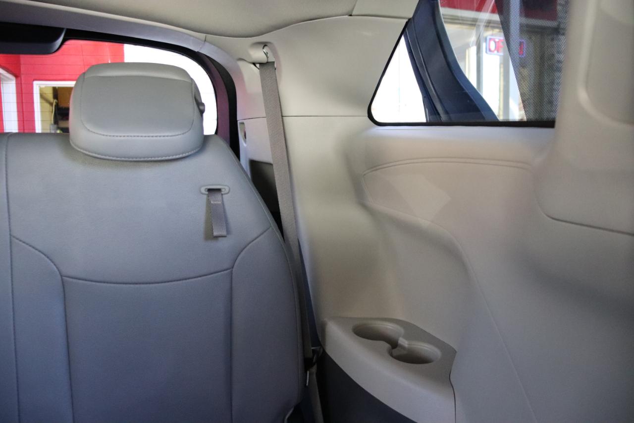 Toyota Sienna XLE FWD 8-Passenger (Natl) 2024