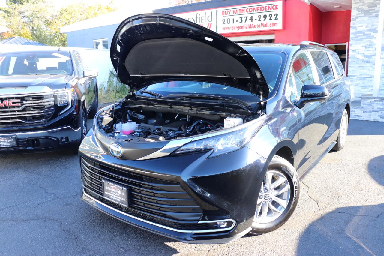 Toyota Sienna XLE FWD 8-Passenger (Natl) 2024