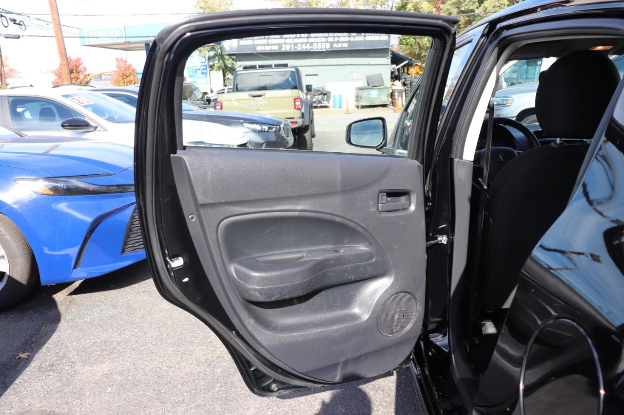 Mitsubishi Mirage ES CVT 2024