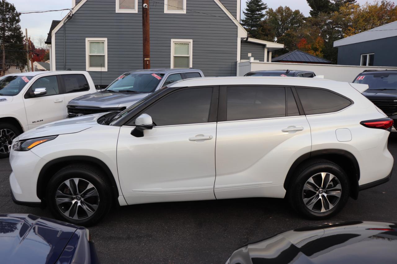 Toyota Highlander XLE AWD (Natl) 2023