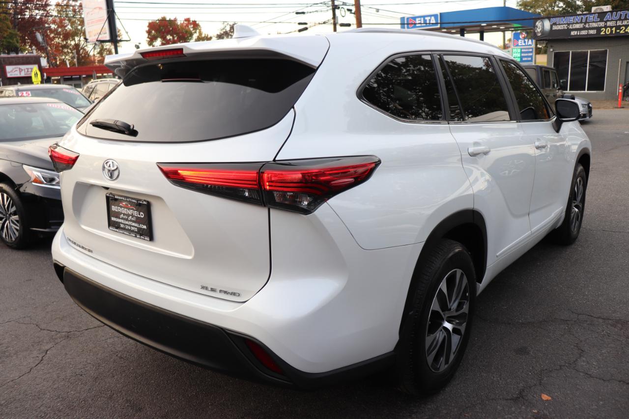 Toyota Highlander XLE AWD (Natl) 2023