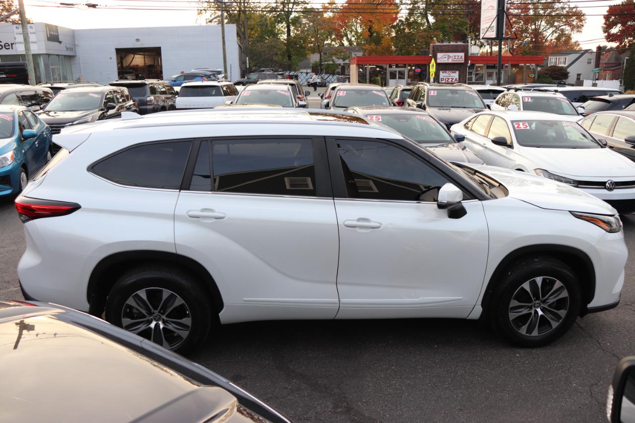 Toyota Highlander XLE AWD (Natl) 2023