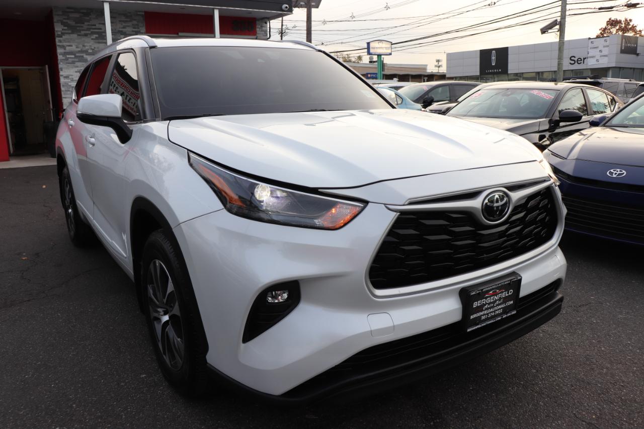 Toyota Highlander XLE AWD (Natl) 2023