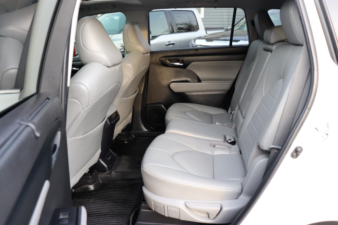 Toyota Highlander XLE AWD (Natl) 2023