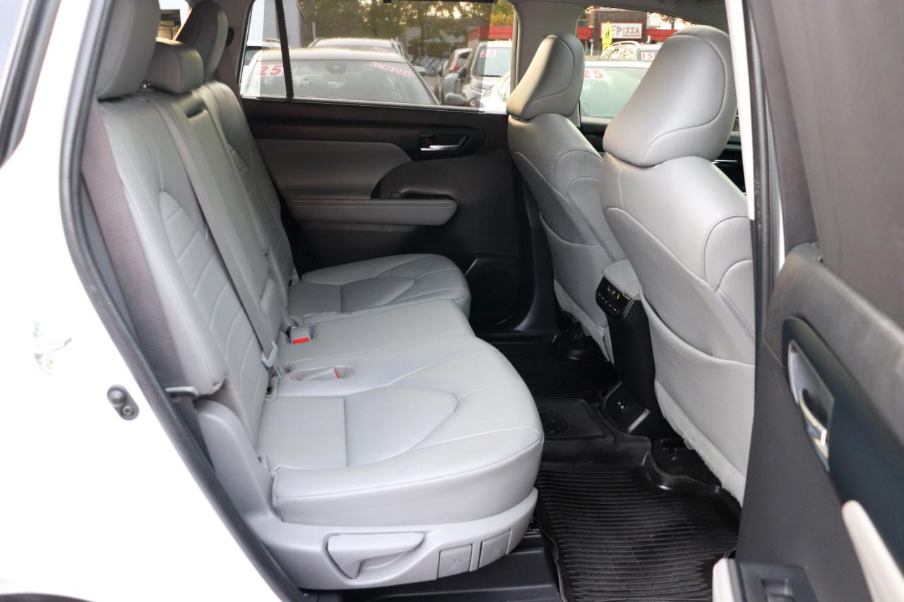 Toyota Highlander XLE AWD (Natl) 2023
