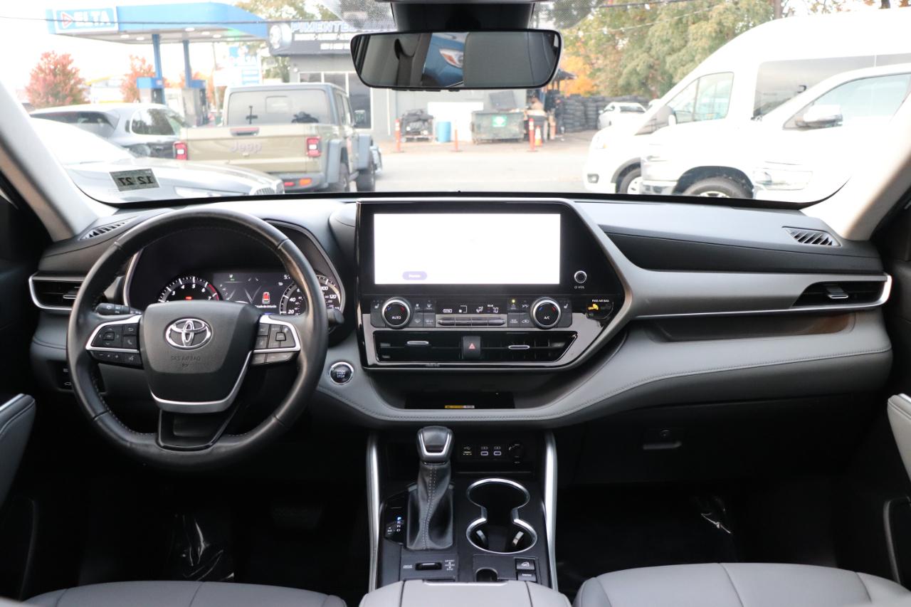 Toyota Highlander XLE AWD (Natl) 2023