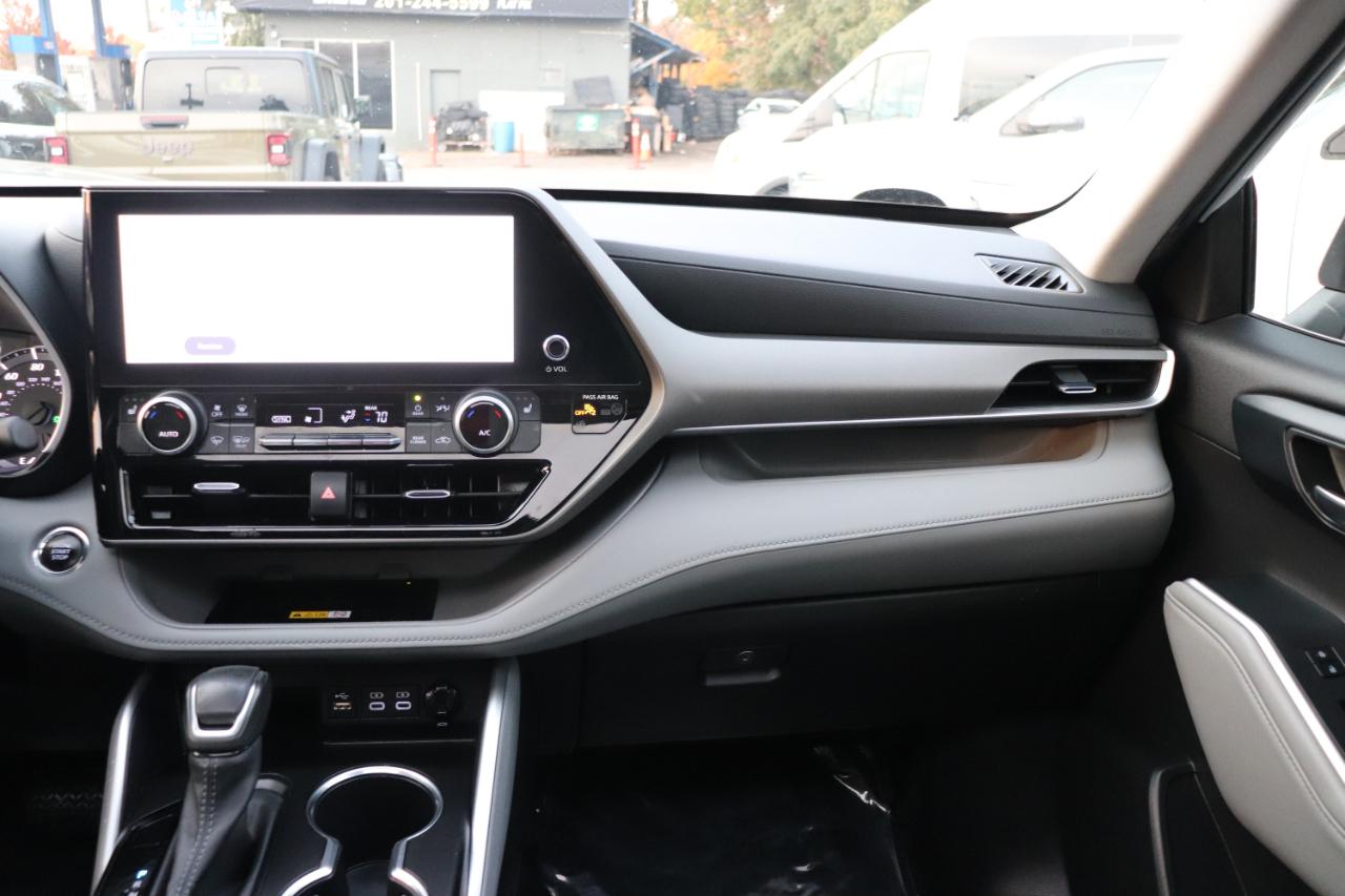 Toyota Highlander XLE AWD (Natl) 2023