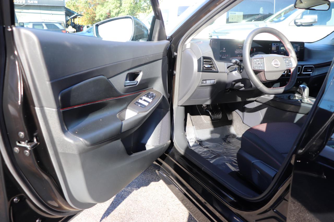 Nissan Sentra SR Sedan *Ltd Avail* 2026