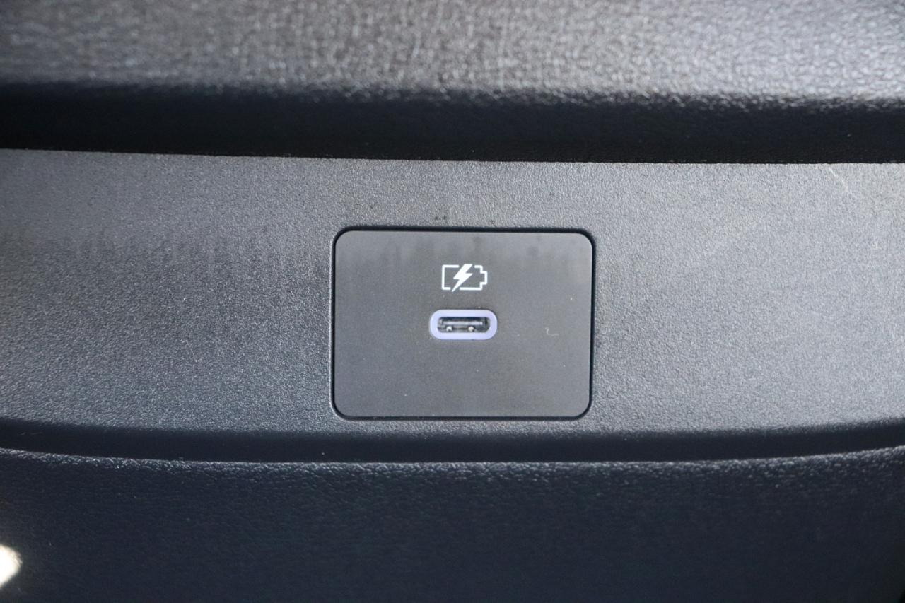 Nissan Sentra SR Sedan *Ltd Avail* 2026