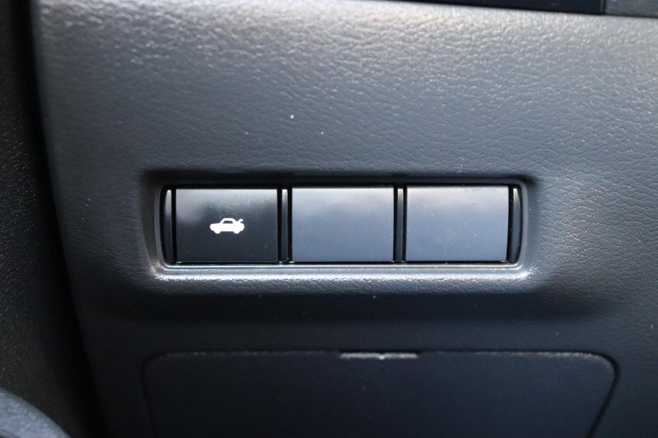 Nissan Sentra SR Sedan *Ltd Avail* 2026