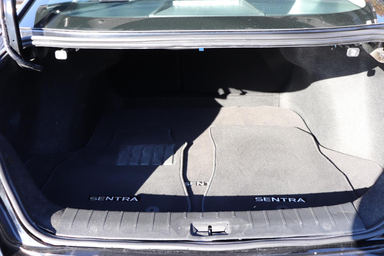 Nissan Sentra SR Sedan *Ltd Avail* 2026
