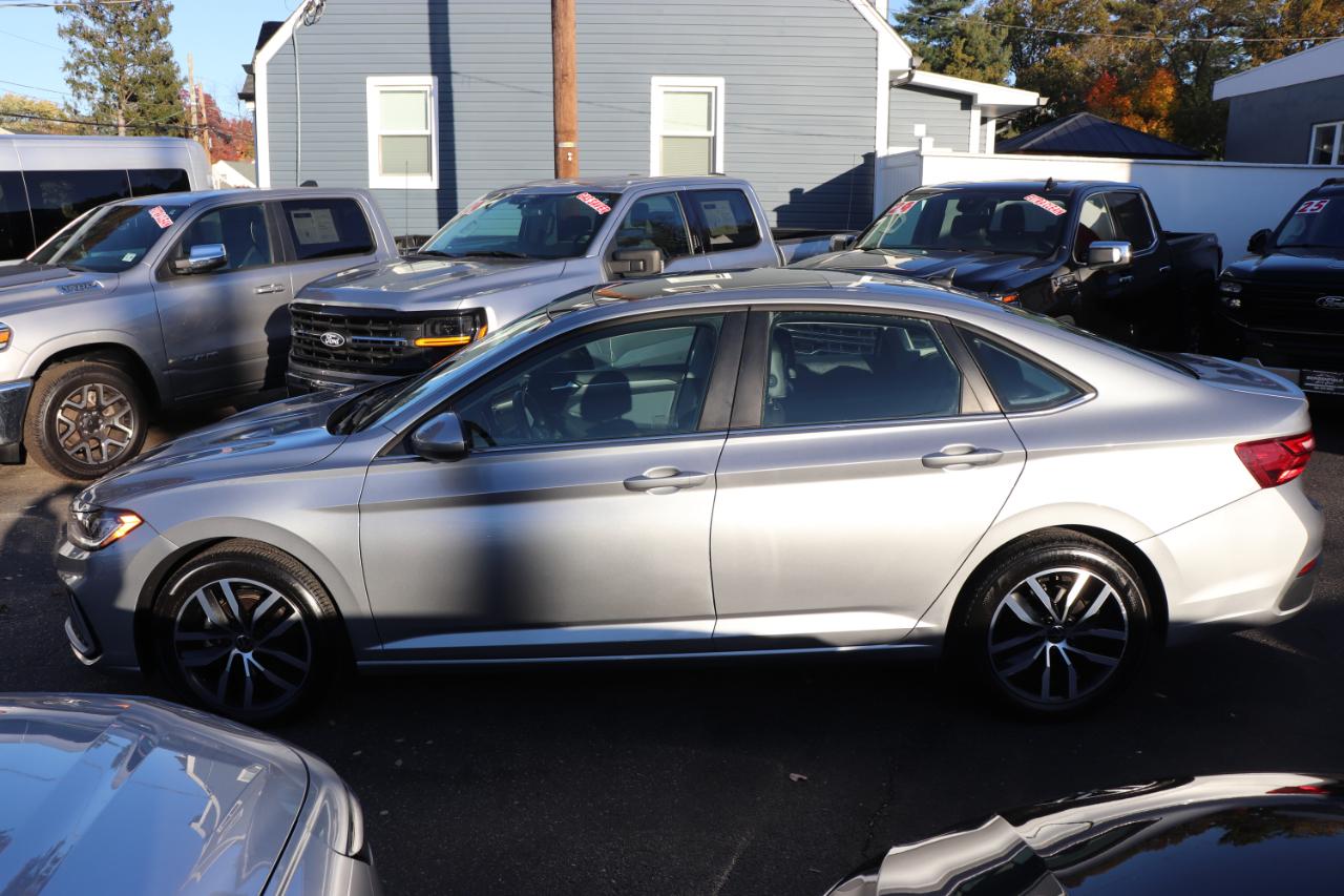 Volkswagen Jetta SE Auto 2025
