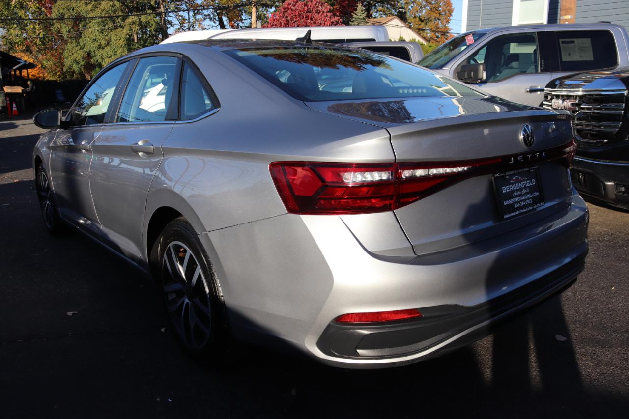 Volkswagen Jetta SE Auto 2025
