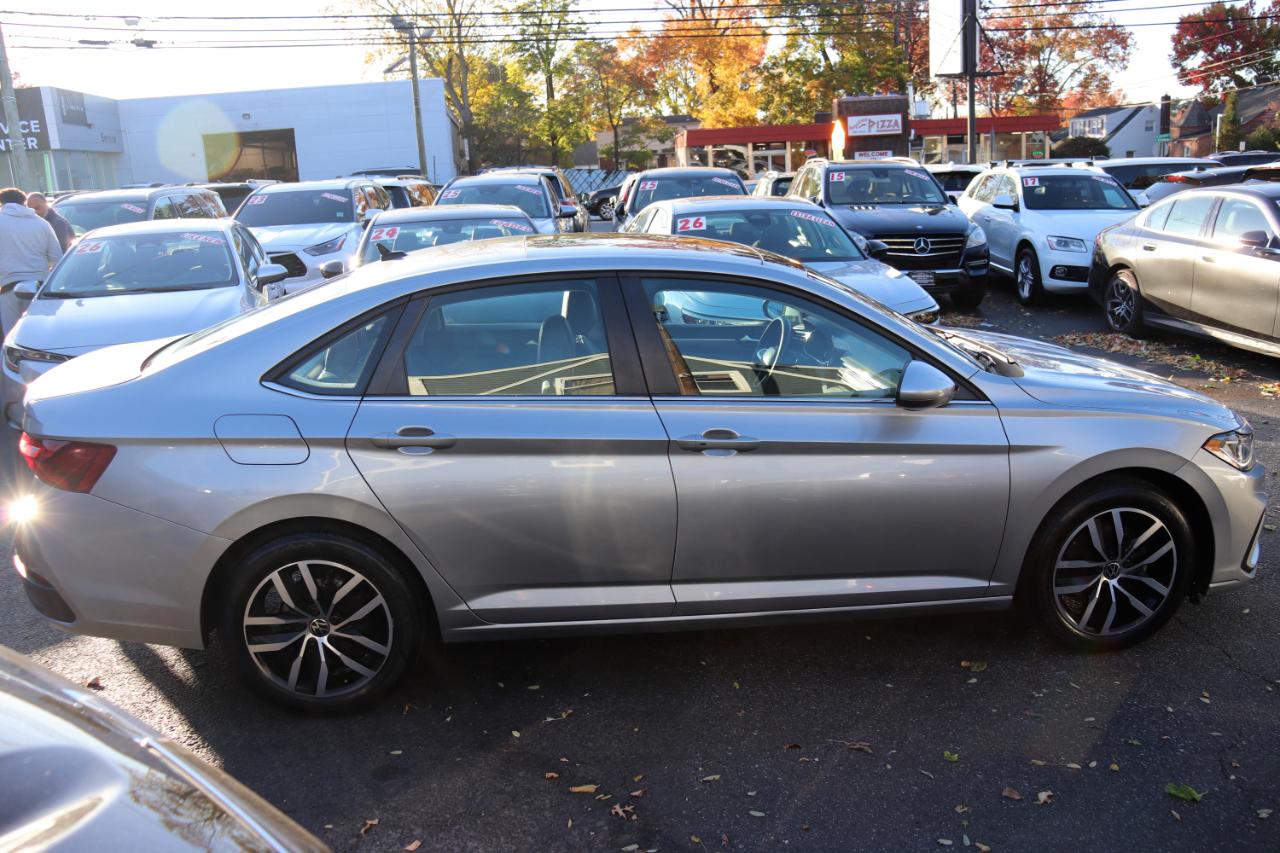 Volkswagen Jetta SE Auto 2025