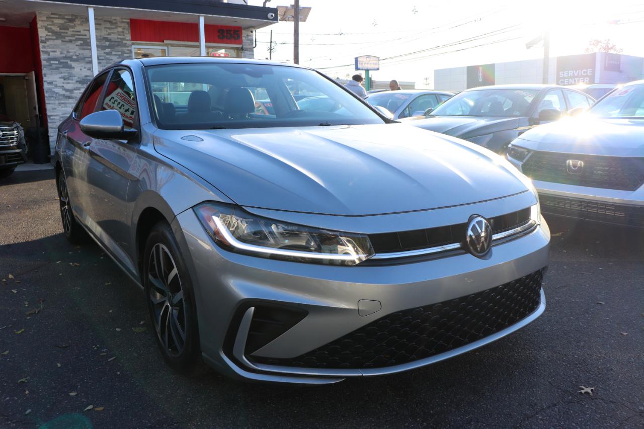 Volkswagen Jetta SE Auto 2025