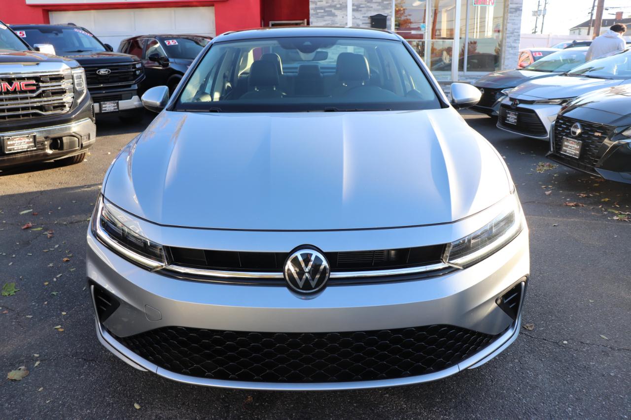 Volkswagen Jetta SE Auto 2025