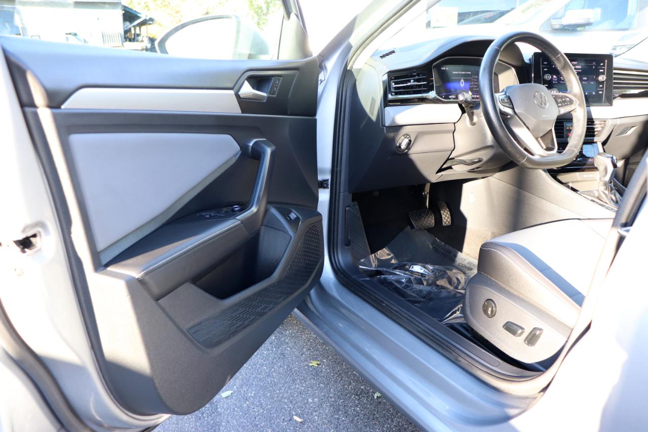 Volkswagen Jetta SE Auto 2025