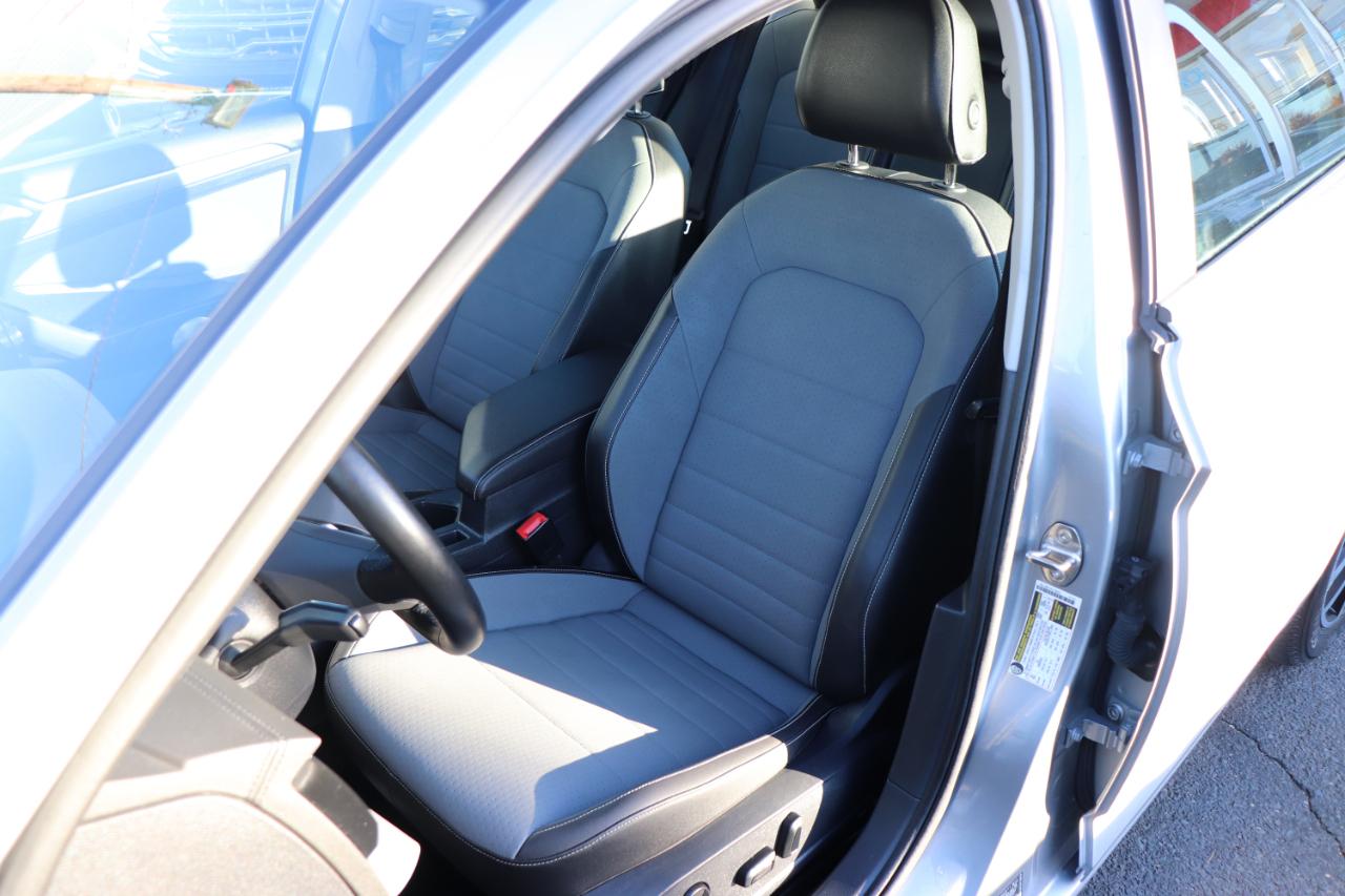 Volkswagen Jetta SE Auto 2025