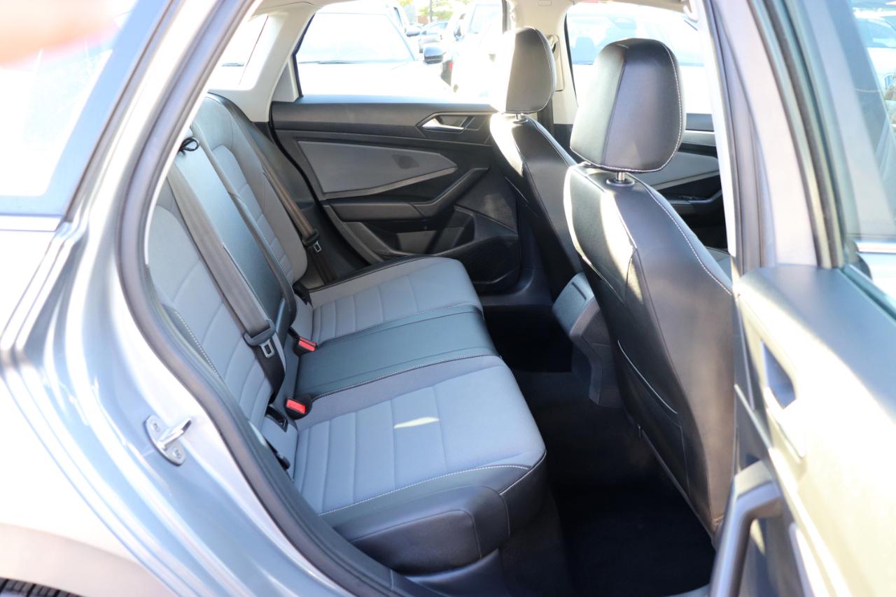 Volkswagen Jetta SE Auto 2025