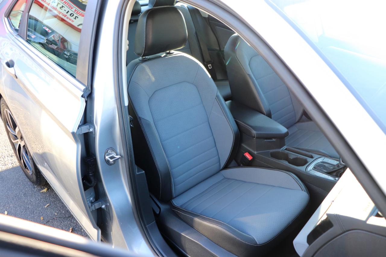 Volkswagen Jetta SE Auto 2025