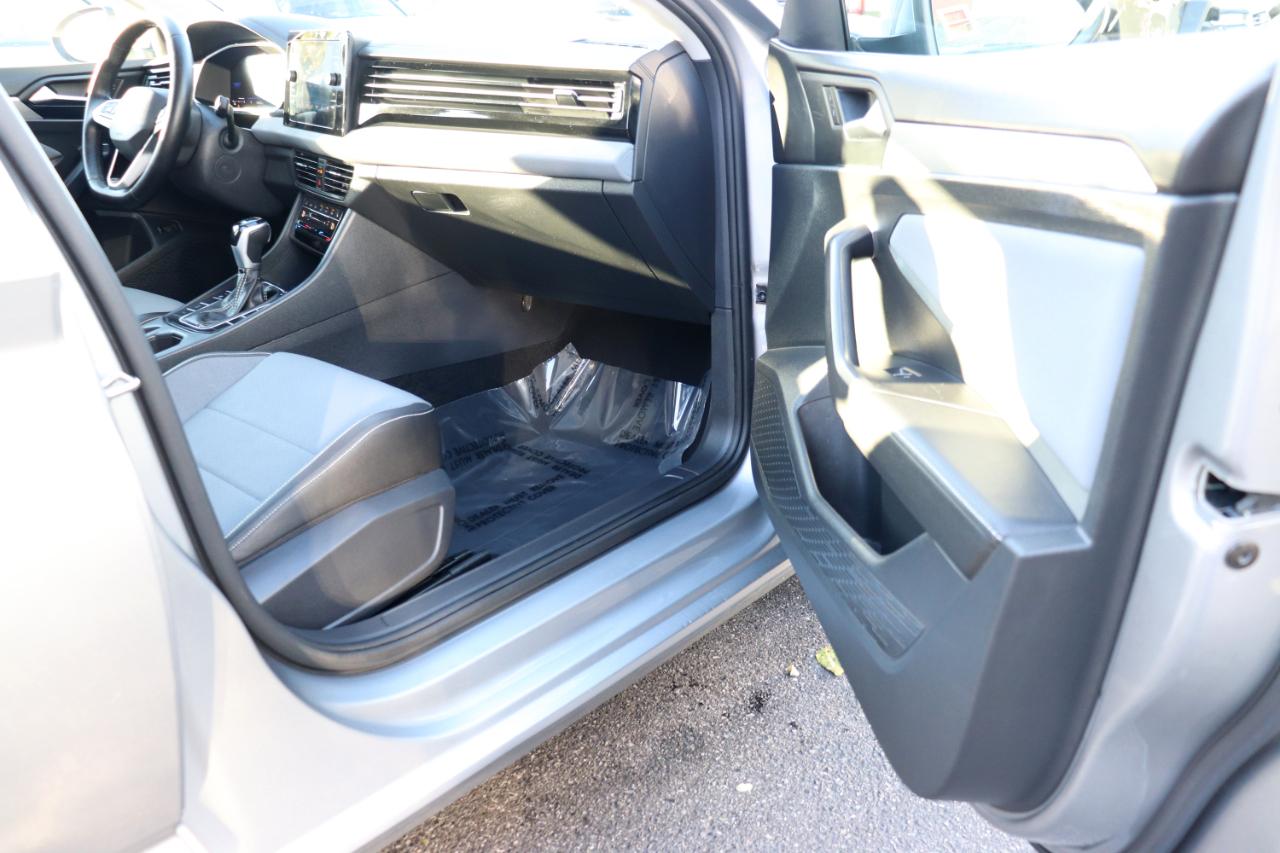 Volkswagen Jetta SE Auto 2025