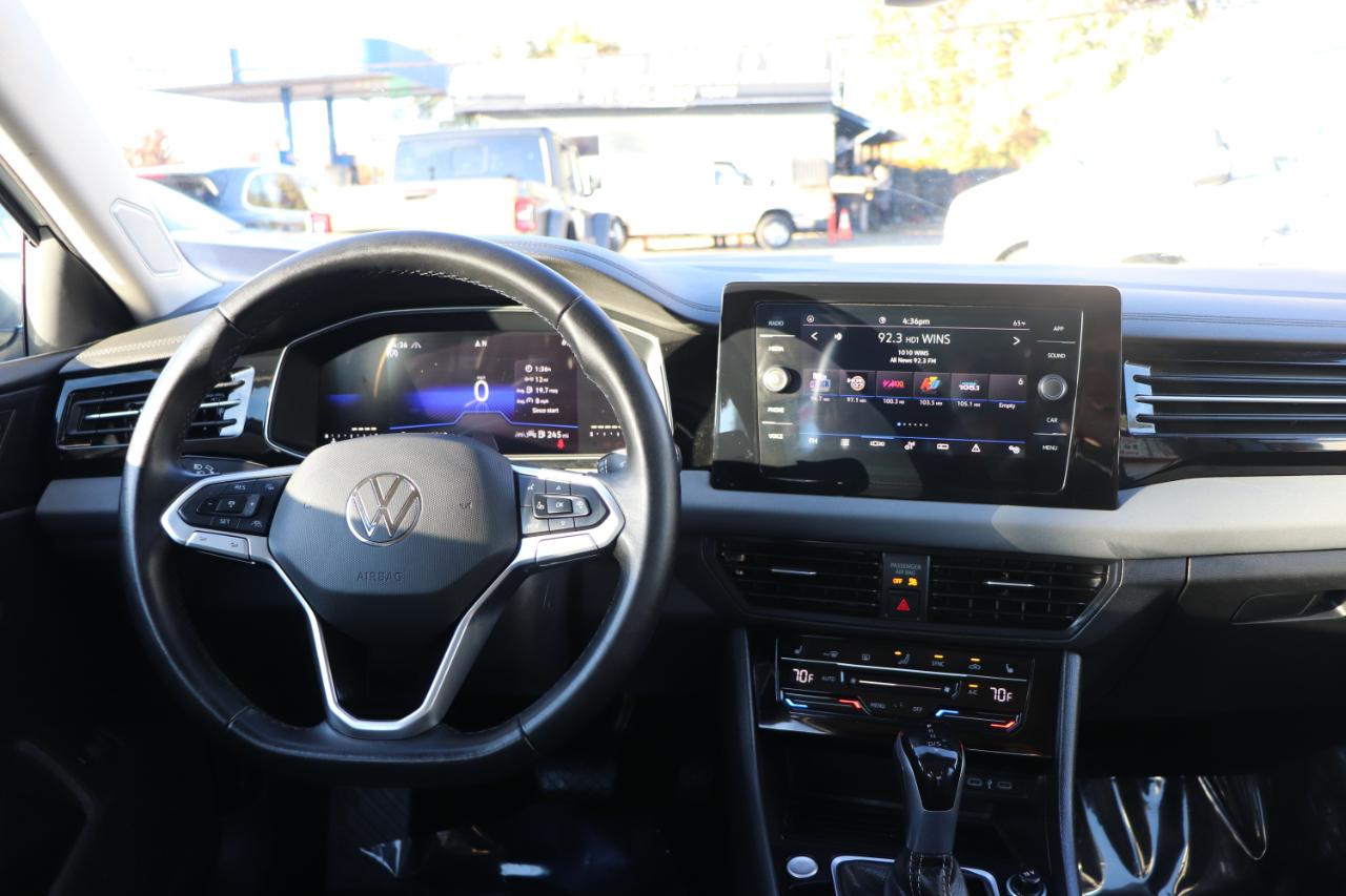 Volkswagen Jetta SE Auto 2025
