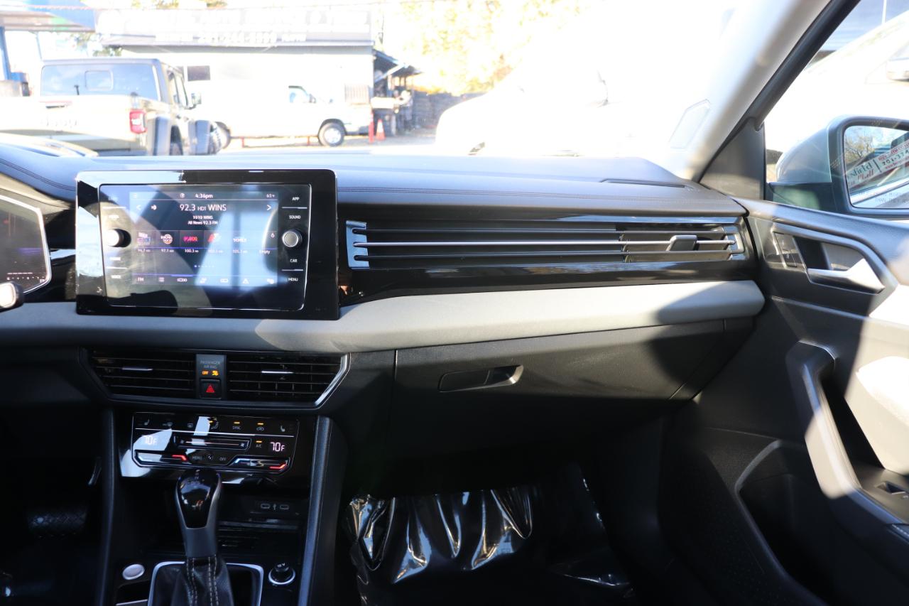 Volkswagen Jetta SE Auto 2025