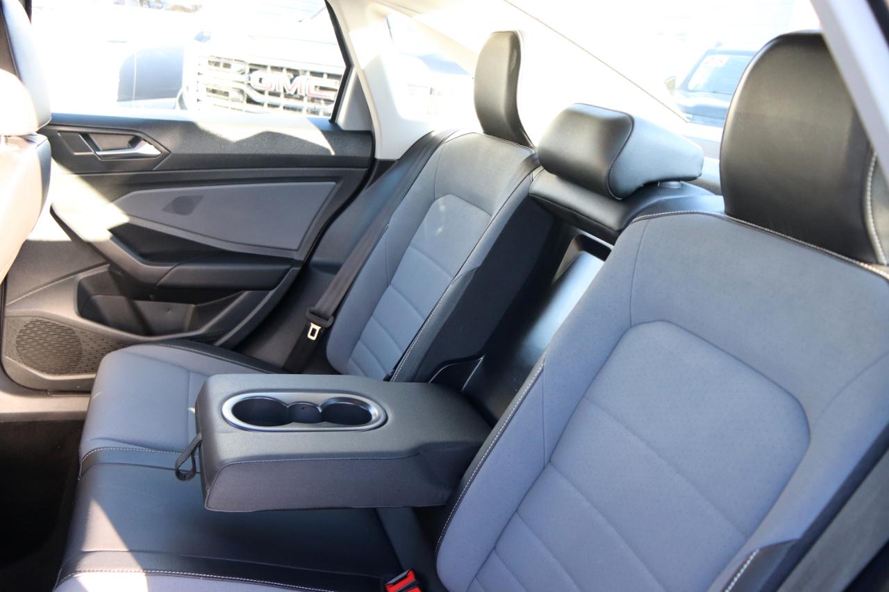 Volkswagen Jetta SE Auto 2025