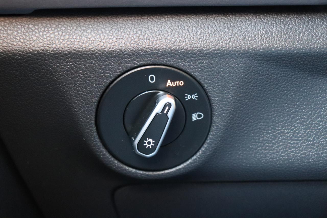 Volkswagen Jetta SE Auto 2025