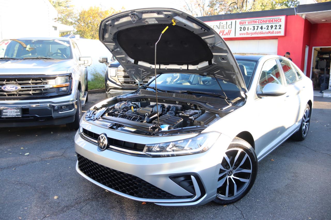 Volkswagen Jetta SE Auto 2025
