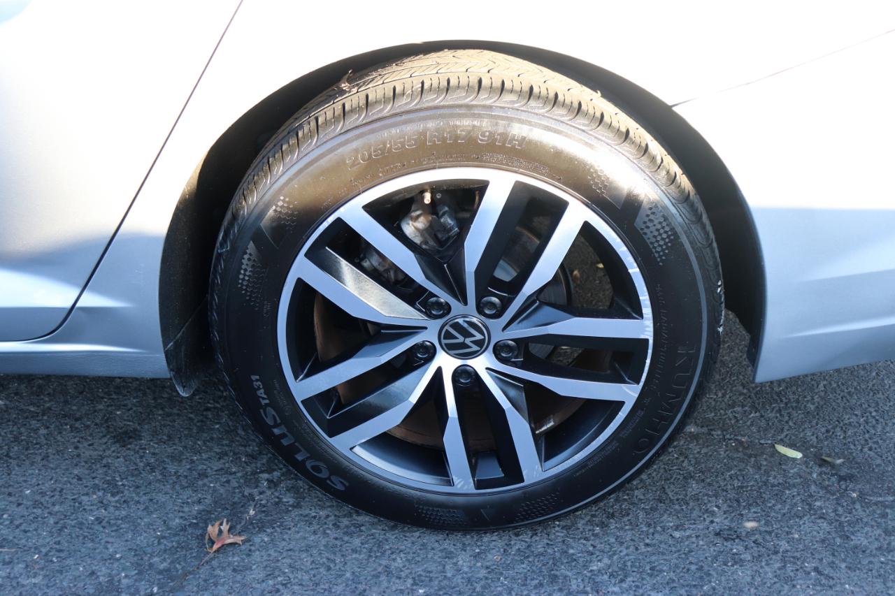 Volkswagen Jetta SE Auto 2025