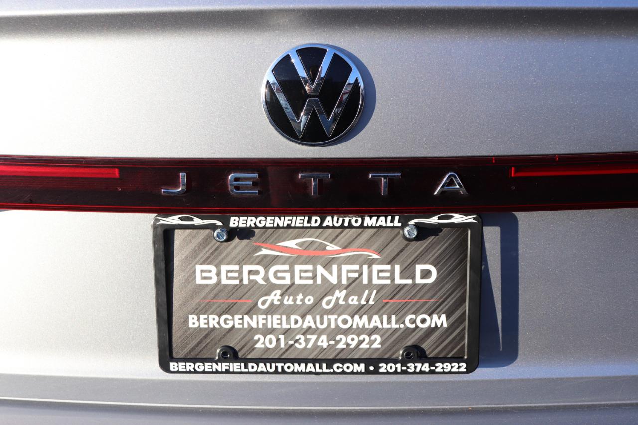 Volkswagen Jetta SE Auto 2025