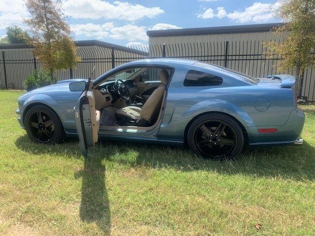 Ford Mustang GT Deluxe Coupe 2008