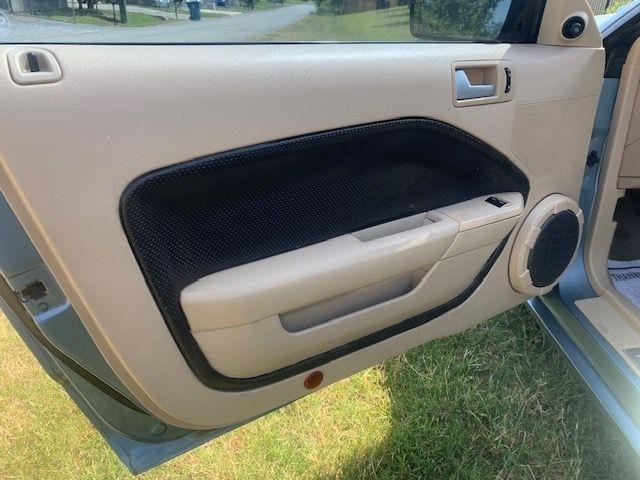 Ford Mustang GT Deluxe Coupe 2008