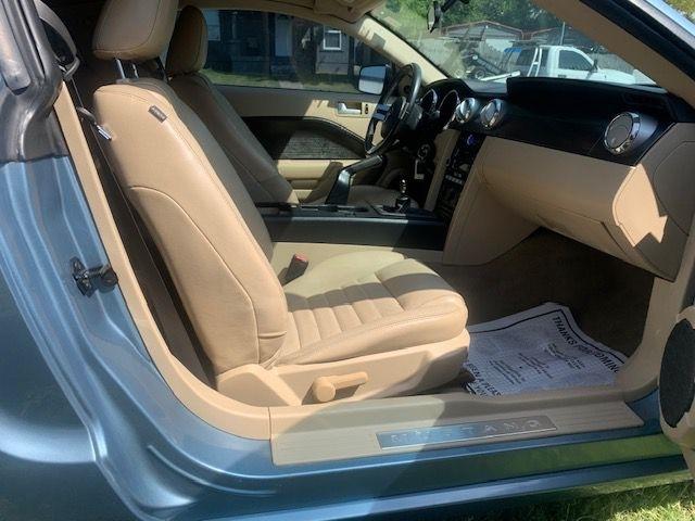 Ford Mustang GT Deluxe Coupe 2008