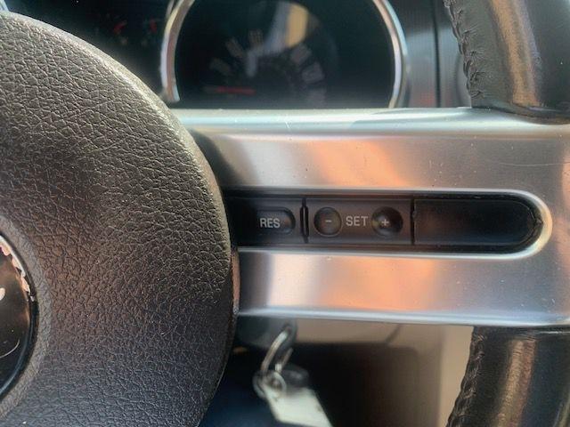 Ford Mustang GT Deluxe Coupe 2008